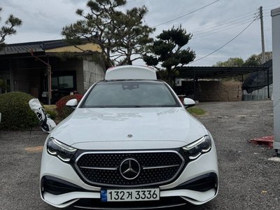 MERCEDES-BENZ E-CLASS - 1