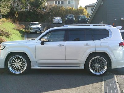 TOYOTA LAND CRUISER 300 - 9