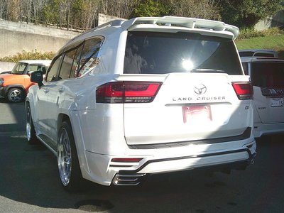 TOYOTA LAND CRUISER 300 - 5