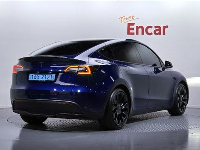 TESLA MODEL Y - 6