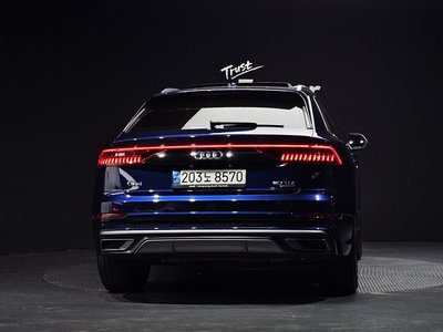 AUDI Q8 - 4