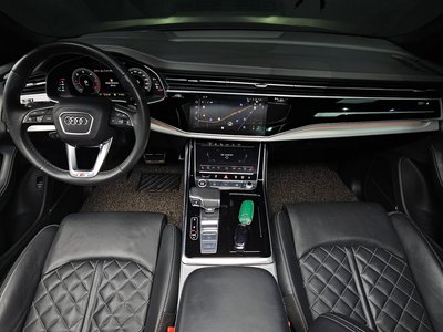 AUDI Q8 - 5
