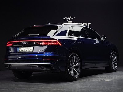 AUDI Q8 - 3