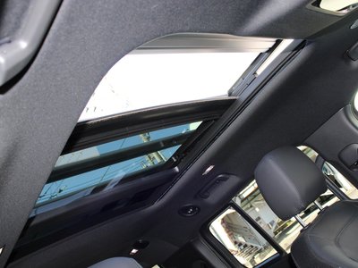 LAND ROVER DEFENDER - 10