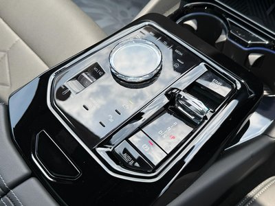 2025 BMW 5 SERIES thumbnail 36