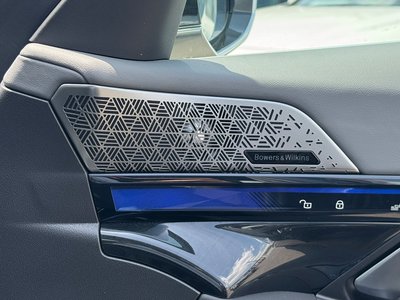 2025 BMW 5 SERIES thumbnail 22