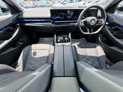 2025 BMW 5 SERIES thumbnail 17