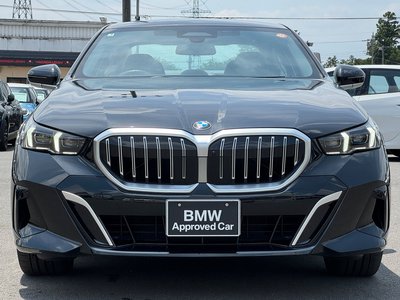 2025 BMW 5 SERIES — фото 8