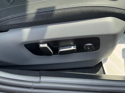 2025 BMW 5 SERIES thumbnail 40