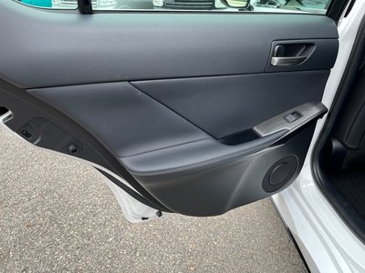 2020 Lexus IS thumbnail 41