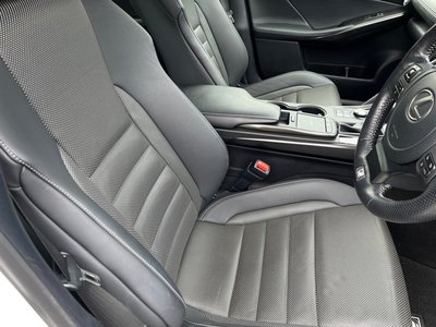 2020 Lexus IS thumbnail 36