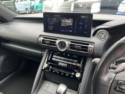 2020 Lexus IS thumbnail 29