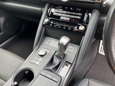 2020 Lexus IS thumbnail 30