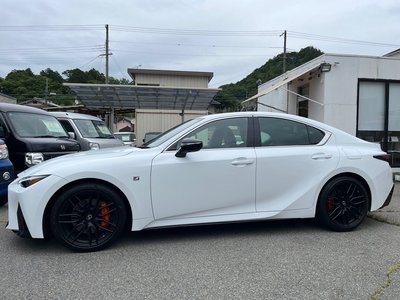 2020 Lexus IS thumbnail 15