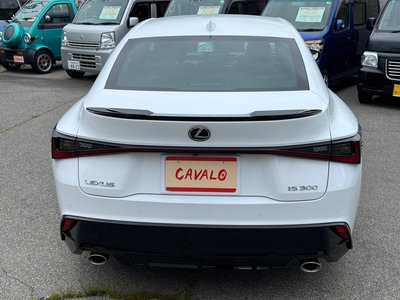 2020 Lexus IS thumbnail 11