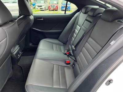 2020 Lexus IS thumbnail 23