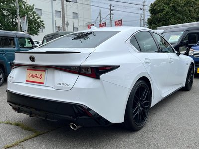 2020 Lexus IS thumbnail 18