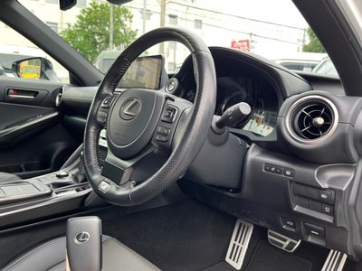 2020 Lexus IS thumbnail 22