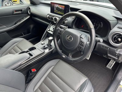 2020 Lexus IS thumbnail 20