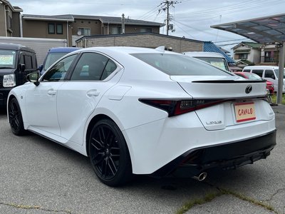 2020 Lexus IS thumbnail 19
