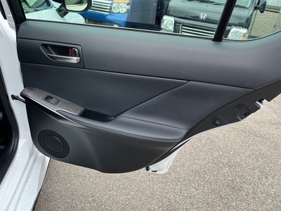 2020 Lexus IS thumbnail 40