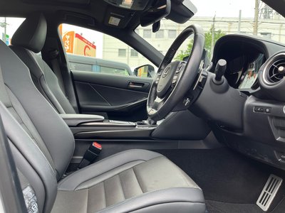 2020 Lexus IS thumbnail 37