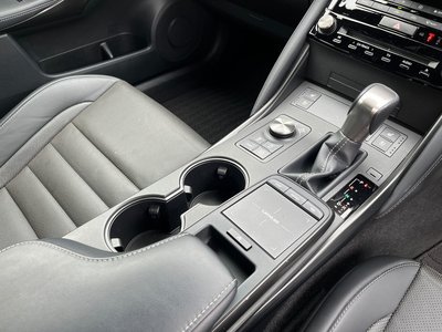 2020 Lexus IS thumbnail 35