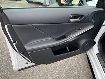 2020 Lexus IS thumbnail 42