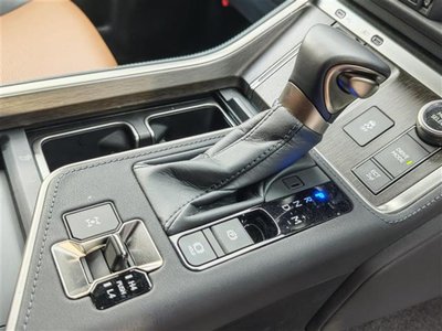 صورة مصغرة 25 لـ 2025 Lexus GX