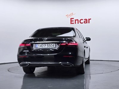 MERCEDES-BENZ E-CLASS - 4