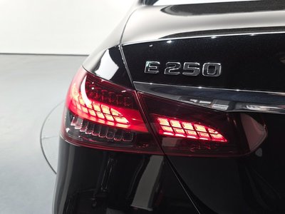 MERCEDES-BENZ E-CLASS - 10