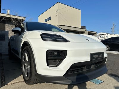PORSCHE MACAN - 10