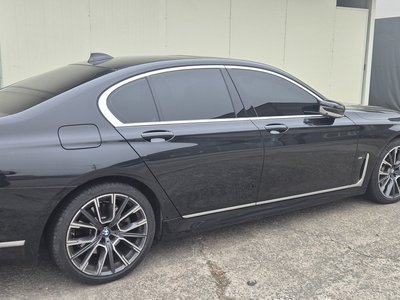 BMW 7 SERIES - 2