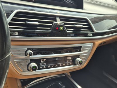 BMW 7 SERIES - 8