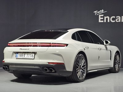 PORSCHE PANAMERA - 4