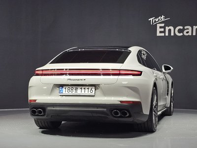 PORSCHE PANAMERA - 3