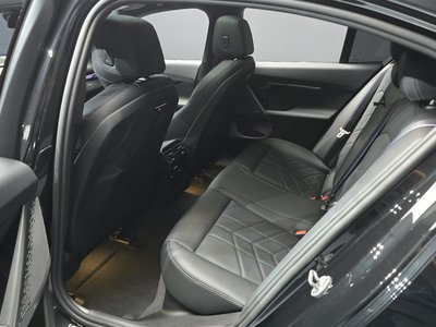 2025 BMW 5 SERIES — миниатюра 12