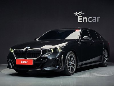 2025 BMW 5 SERIES — фото 1