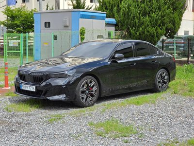 BMW 5 SERIES - 1