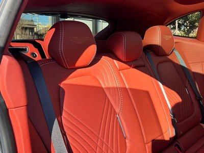 ASTON MARTIN DBX - 8