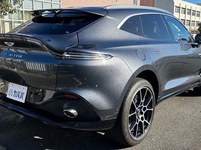 ASTON MARTIN DBX - 3