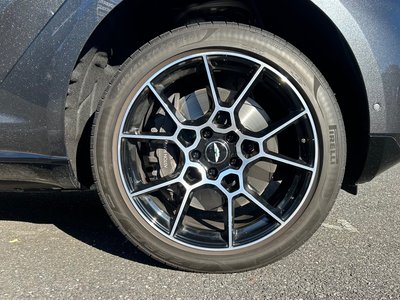 ASTON MARTIN DBX - 10