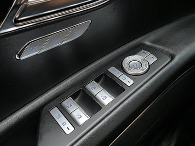 2022 Genesis GV80 thumbnail 29