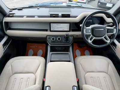 LAND ROVER DEFENDER - 7