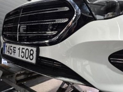 MERCEDES-BENZ E-CLASS - 1