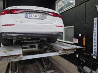 MERCEDES-BENZ E-CLASS - 2