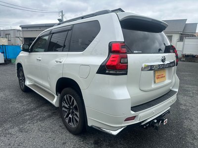 TOYOTA LAND CRUISER PRADO - 8
