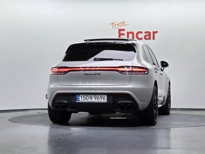 PORSCHE MACAN - 4