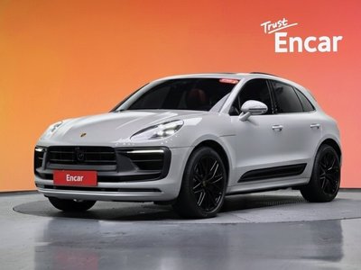 PORSCHE MACAN - 1