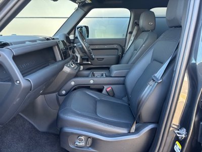 LAND ROVER DEFENDER - 4